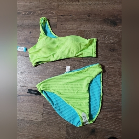 Ambrielle two-piece bikini - Picture 3 of 6